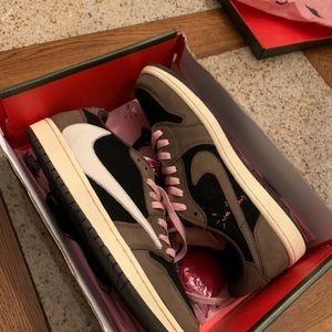 Travis scott Jordan 1’s lows size 11